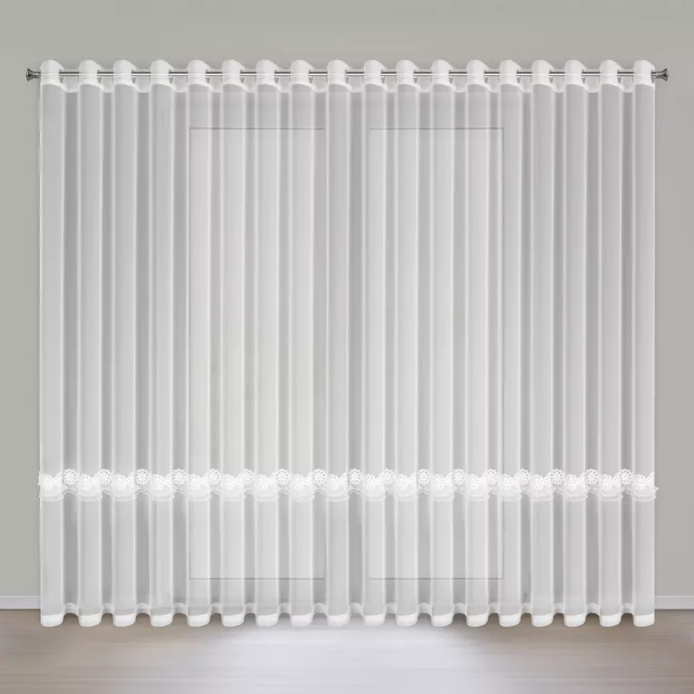 Firana biała z mikrosiateczki zdobiona aplikacją w kwiaty 350x250 cm przelotka - ISOLA Eurofirany