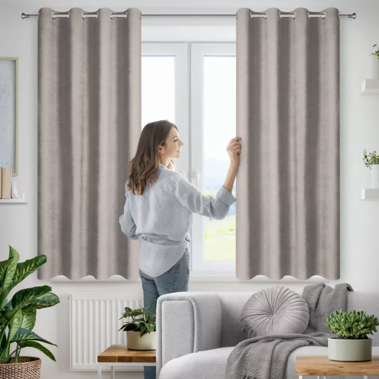 Zasłona brązowa z tkaniny welurowej 140x175 cm przelotka - Dora Eurofirany