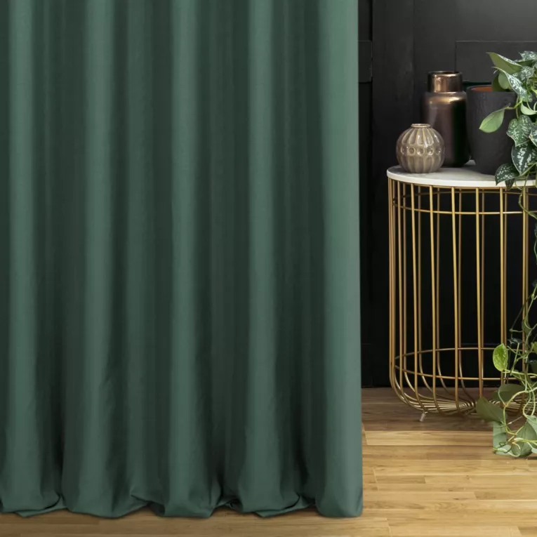 Zasłona szyta na taśmie fala ciemnozielona z gładkiej tkaniny obiciowej
