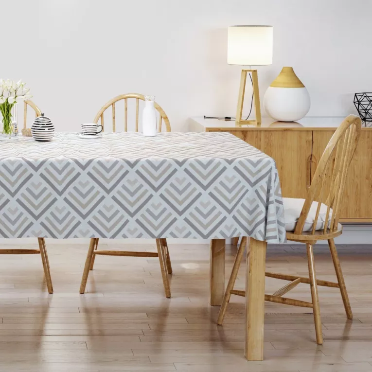 Obrus szyty kremowo grafitowy z tkaniny o naturalnym splocie z nadrukowanym geometrycznym wzorem