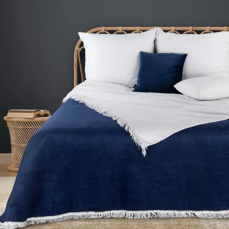Koc bawełniano-akrylowy 220x240 cm biało, granatowy z frędzlami AKRYL 29 EUROFIRANY PREMIUM