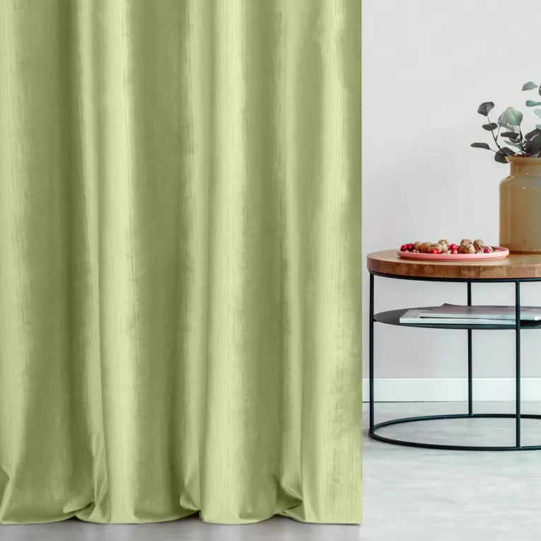 Zasłona szyta na taśmie fala oliwkowa z tkaniny welwetowej w pionowe prążki, wykończona obciążnikiem