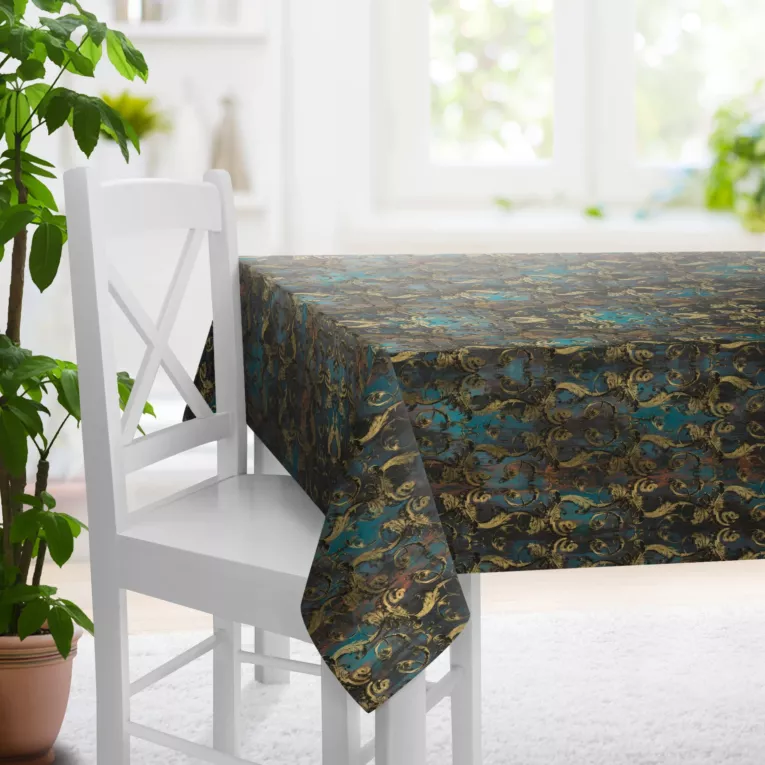 Obrus szyty ciemnoturkusowo złoty z miękkiej tkaniny w elegancki ornamentowy wzór
