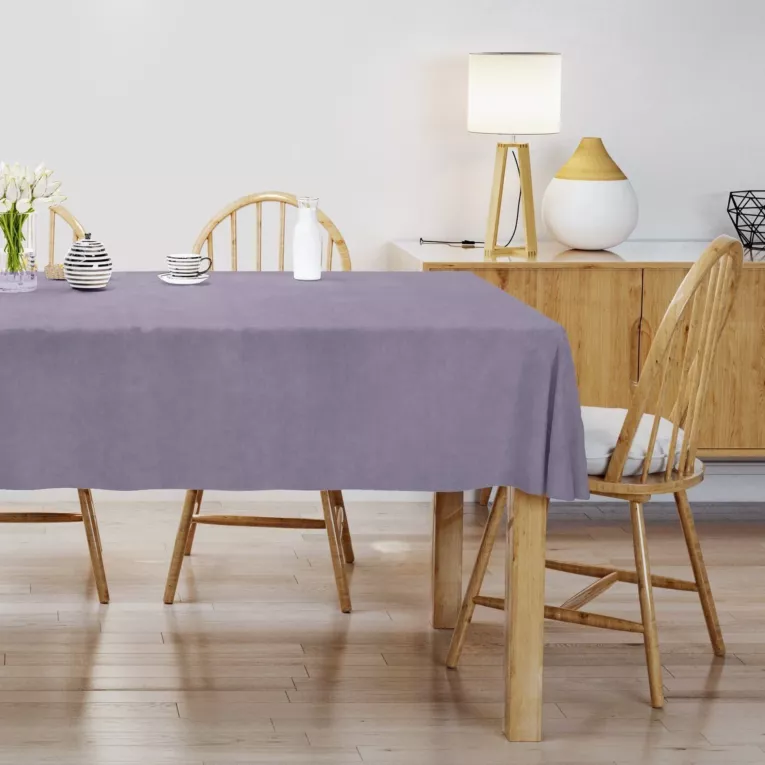 Obrus szyty DORA - HIT liliowy z miękkiej tkaniny o welurowej strukturze