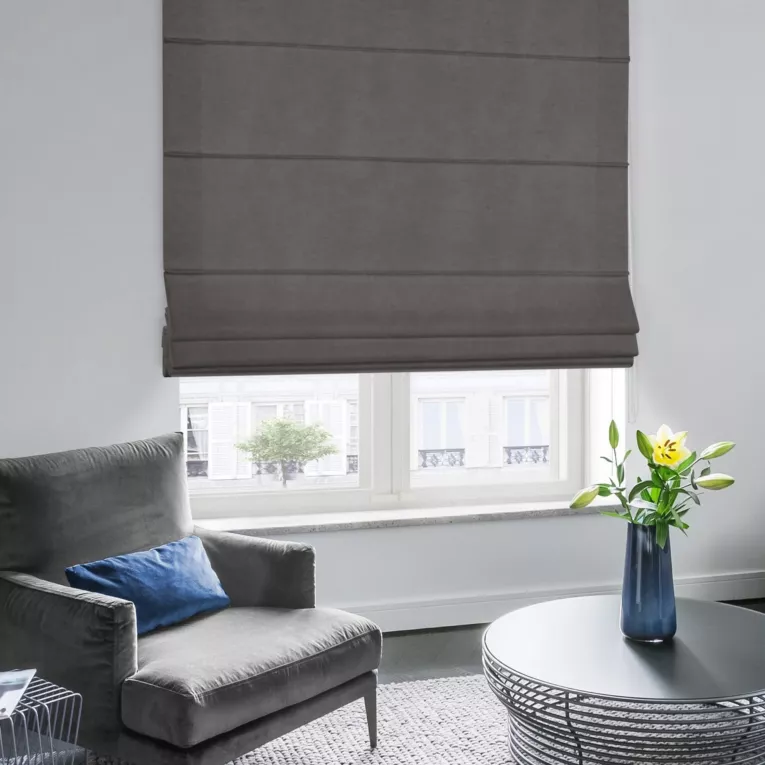 Roleta rzymska DORA - HIT grafitowa z miękkiej tkaniny o welurowej strukturze