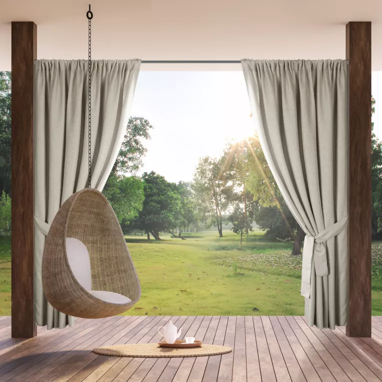 Zasłona beżowa z wodoodpornej tkaniny idealna do ogrodu i na taras 155x200 cm tunel GARDEN Eurofirany