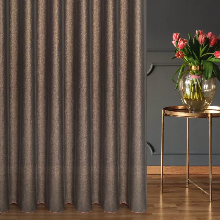 Firana szyta na taśmie fala miedziana z mocno błyszczącej drobno tkanej siateczki, wykończona obciążnikiem Italissima Eva Minge