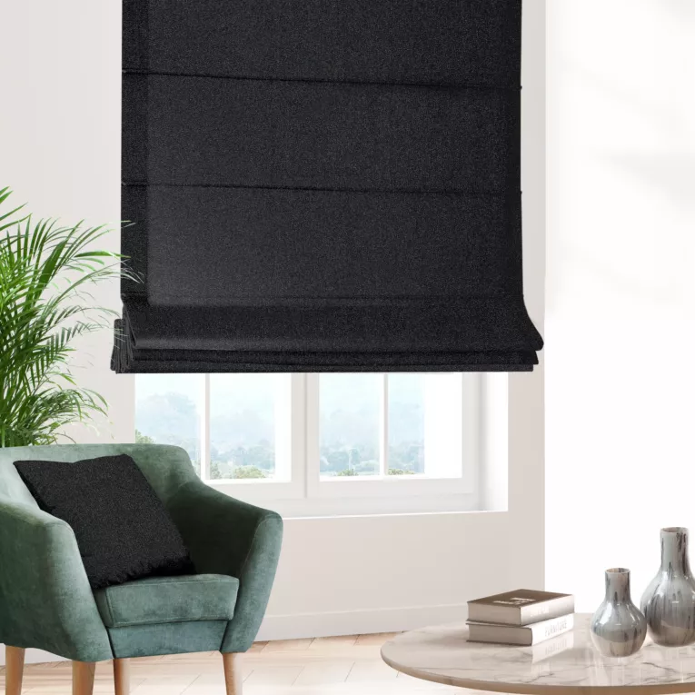 Roleta rzymska czarno srebrna z gładkiej tkaniny przeplatanej błyszczącą lureksową nicią