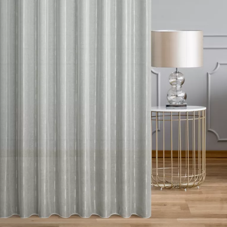 Firana szyta na flexach naturalno kremowa z matowej etaminy w pionowe pasy, wykończona obciążnikiem