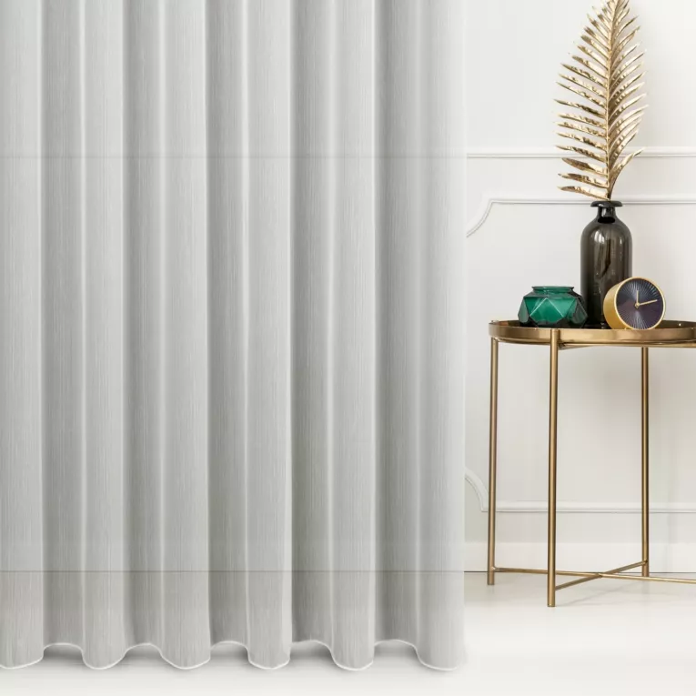 Firana szyta na taśmie 5 cm naturalna z miękkiej, matowej tkaniny o lekkim splocie, wykończona obciążnikiem