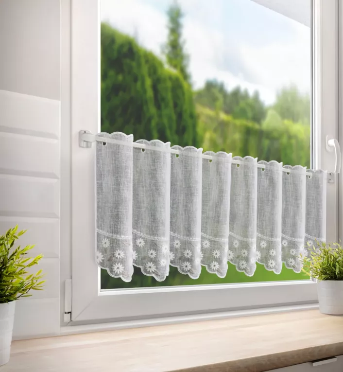 Tkanina firanowa zazdrostka z etaminy zdobiona haftem drobnych kwiatów Eurofirany