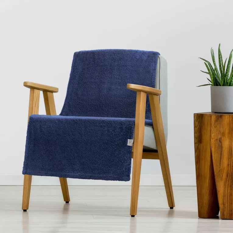 Narzuta-koc na fotel z polaru 70x160 cm granatowa LORI DESIGN 91 Eurofirany