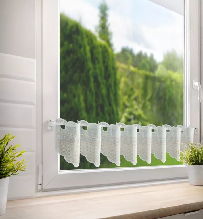 Tkanina firanowa zazdrostka z etaminy zdobiona haftem subtelnej beżowej kratki Eurofirany