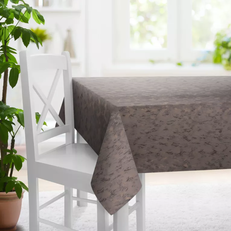 Obrus szyty jasnobrązowo złocisty z tkaniny welwetowej ze złotym marmurkowym nadrukiem