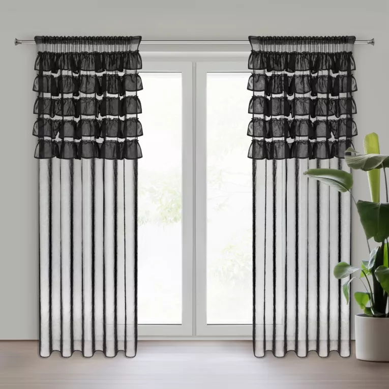 Firana czarna z etaminy zdobiona w górnej części falbanami 140x270 cm taśma AURA Eurofirany