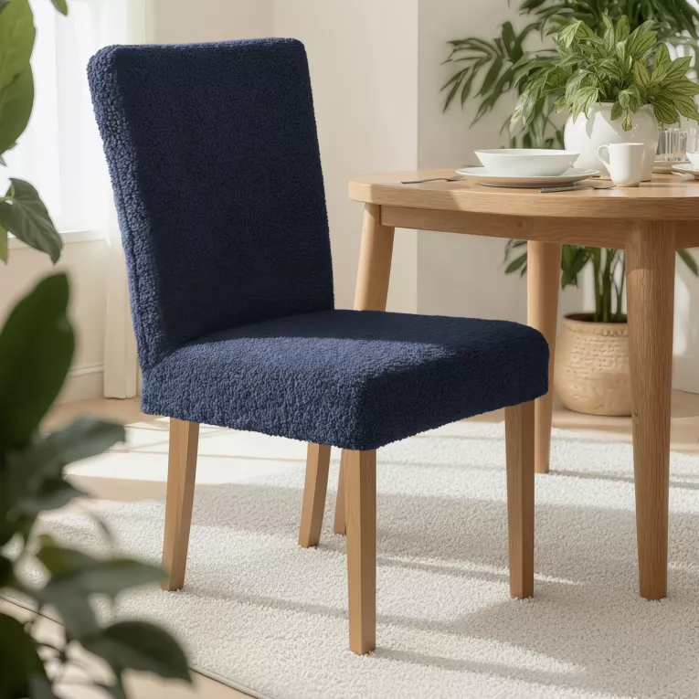 Pokrowiec na krzesło granatowy wodoodporny 35x55x30 cm o strukturze boucle Design 91  Eurofirany