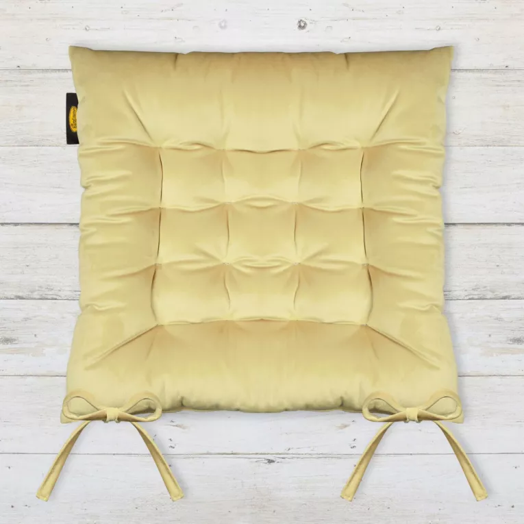 Poduszka na krzesło dwustronna 40 x 40 x 6 cm welwetowa jasnozłota z szesnastoma pikowaniami Eurofirany