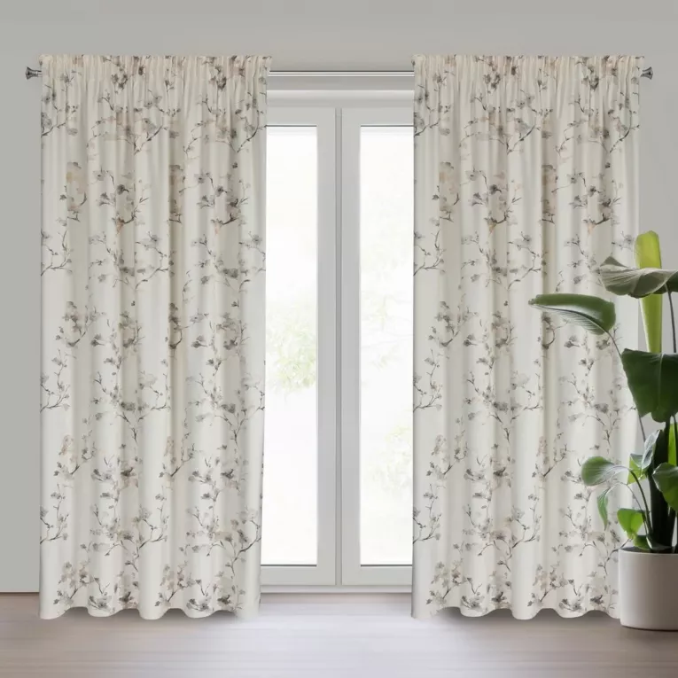 Zasłona kremowo, szampańska z błyszczącym nadrukiem kwiatu jabłoni, welwetowa 140x270 cm taśma SELENA  Eurofirany