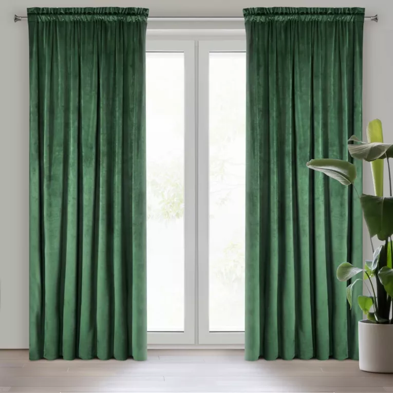 Zasłona ciemnozielona z tkaniny welwetowej 135x300 cm taśma ROSA Design 91 Eurofirany