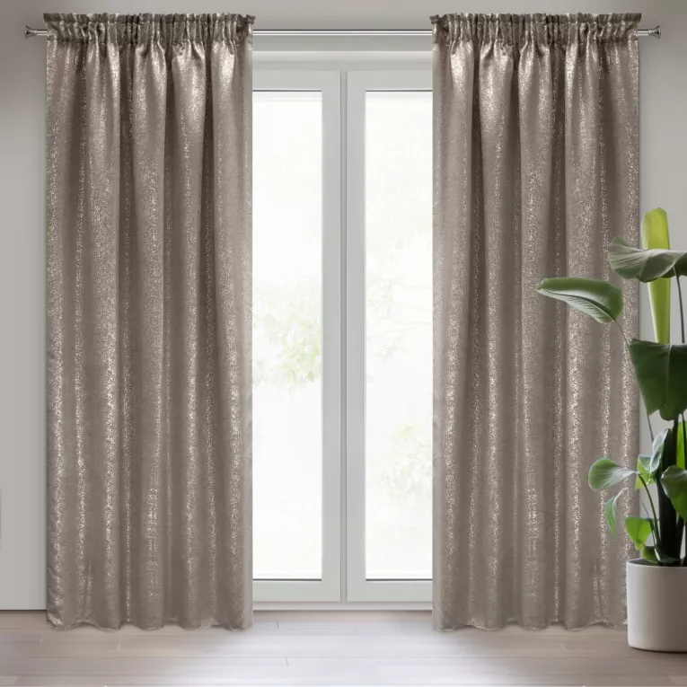 Ebru beżowa zasłona zaciemniająca z srebrną przecierką na żabki 135x270cm