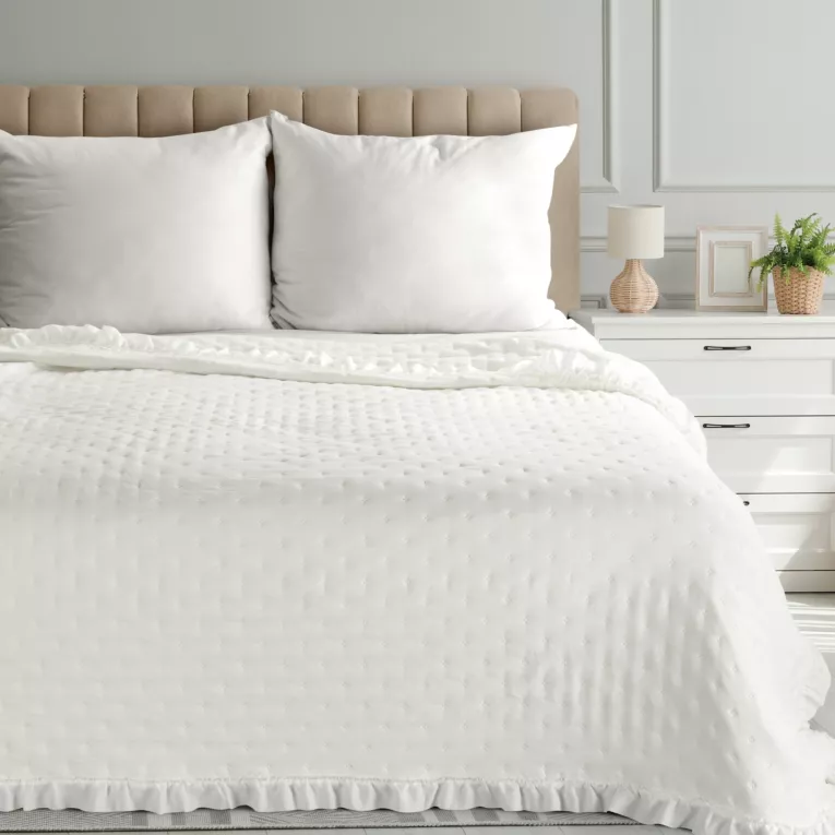 Narzuta kremowa 200x220 cm obszyta falbaną pikowana techniką hot press LIBI 3 EUROFIRANY CLASSIC