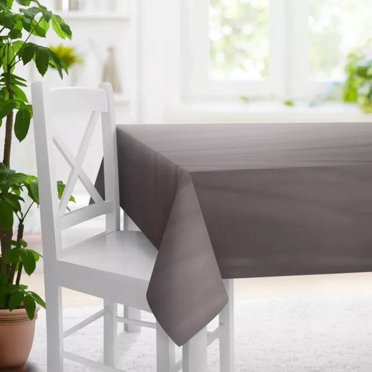 Obrus szyty szarobeżowy z tkaniny o satynowym połysku zaciemniającej w 100%