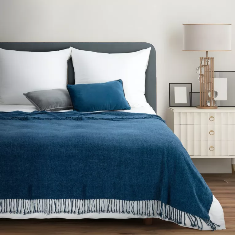 Koc  130x170 cm granatowy z frędzlami JOYCE Eurofirany