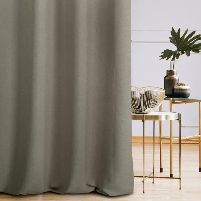 Zasłona szyta na taśmie fala IVANA ciemnobeżowa z tkaniny o naturalnym charakterze z lnianym splotem