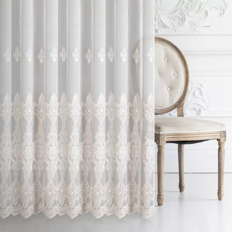 Firana szyta na taśmie 8 cm JUVINA naturalno złota z matowej tkaniny PERU o koronkowym ornamentowym hafcie Italissima Eva Minge