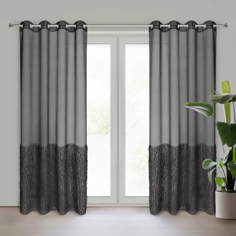 Firana czarna z etaminy zdobiona pasem połyskującym moherową nicią 140x250 cm przelotka MARGARET 2 Eurofirany