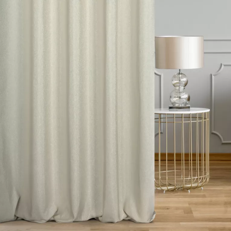 Zasłona szyta na flexach naturalno srebrna z gładkiej tkaniny przeplatanej błyszczącą lureksową nicią