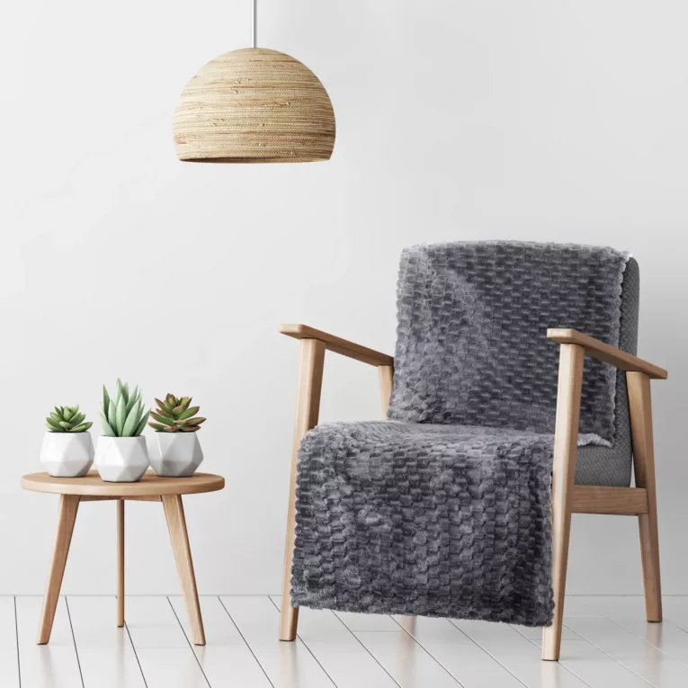 Narzuta na fotel-koc  70x160 cm stalowa miękka w dotyku z wytłaczanym wzorem jodełki CINDY 5 DESIGN 91 Eurofirany