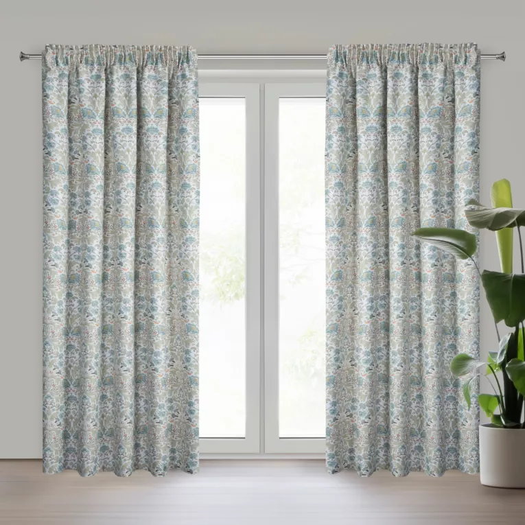 Zasłona biało, niebieska z tkaniny zaciemniającej zdobiona nadrukiem roślinnym 135x250 cm przelotki - ASHLEY Eurofirany