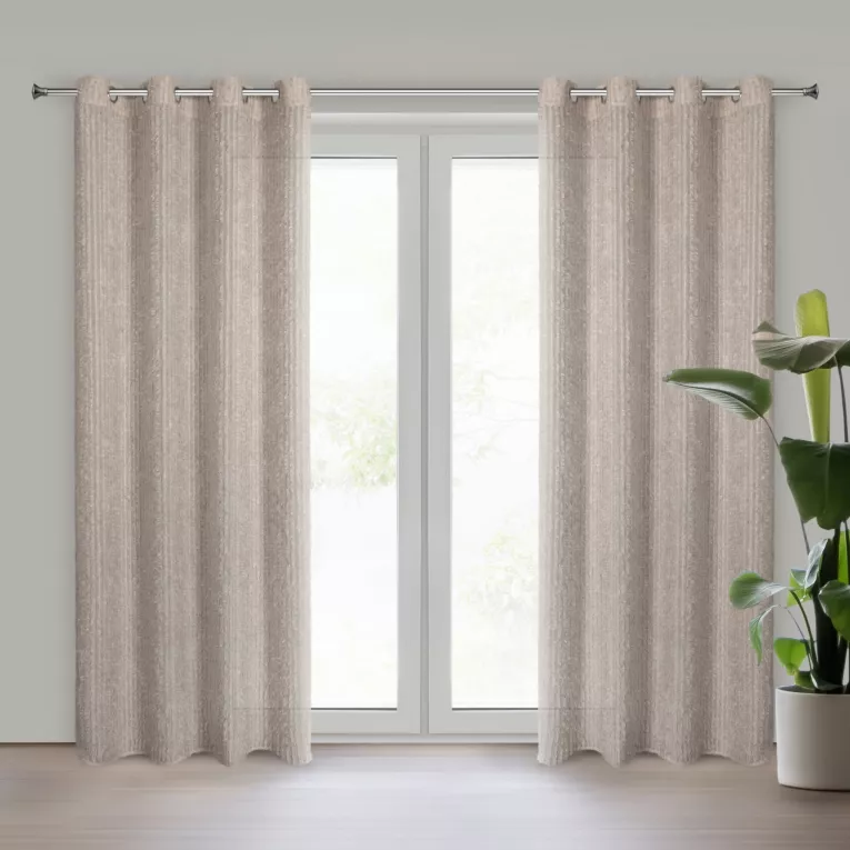 Zasłona beżowa zdobiona moherową nicią z tkaniny szyfonowej 135x250 cm przelotka SELMA Eva Mingę Eurofirany