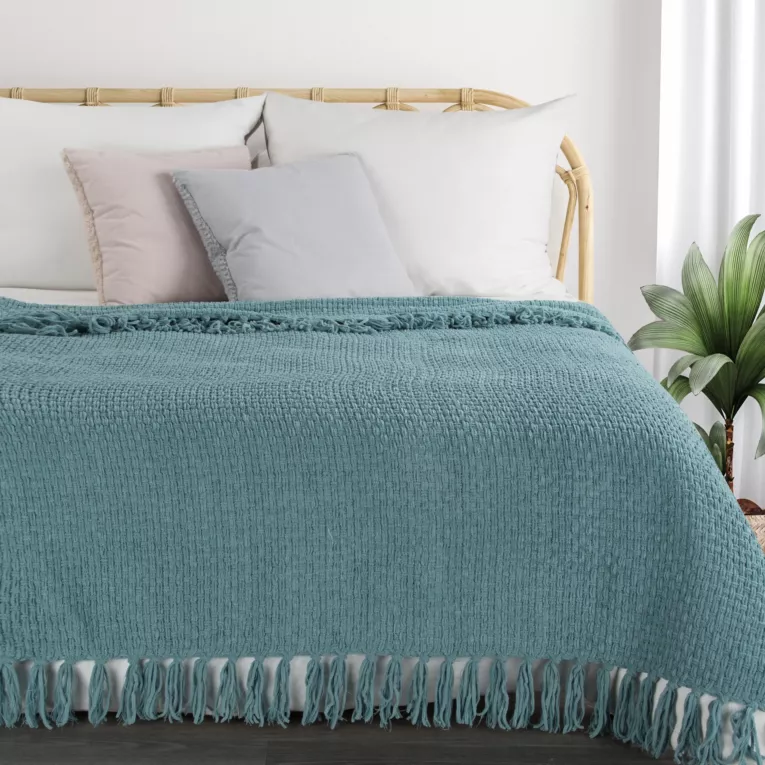 Koc  130x170 cm miętowy tkany z frędzlami i wytłaczanym wzorem SUZI Eurofirany