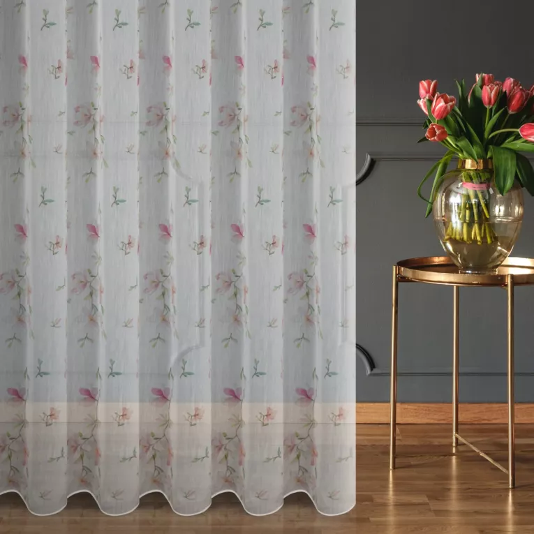 Firana szyta na taśmie 5 cm biało jasnopomarańczowa z miękkiej tkaniny batystowej z nadrukiem w magnolie