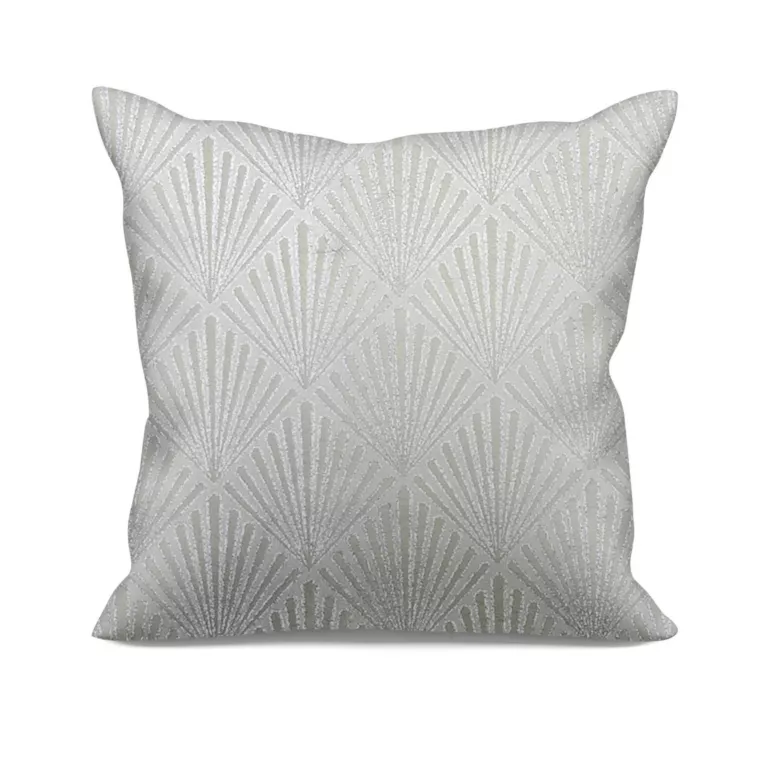 Poszewka szyta jasnokremowa z tkaniny, z geometrycznym wzorem, z dodatkiem połyskującej nici