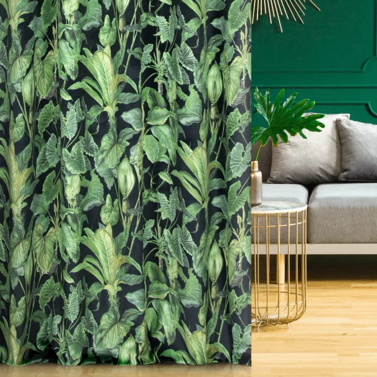 Zasłona szyta na taśmie 5 cm czarno zielona z miękkiej, welwetowej tkaniny, z nadrukowanym motywem botanicznym