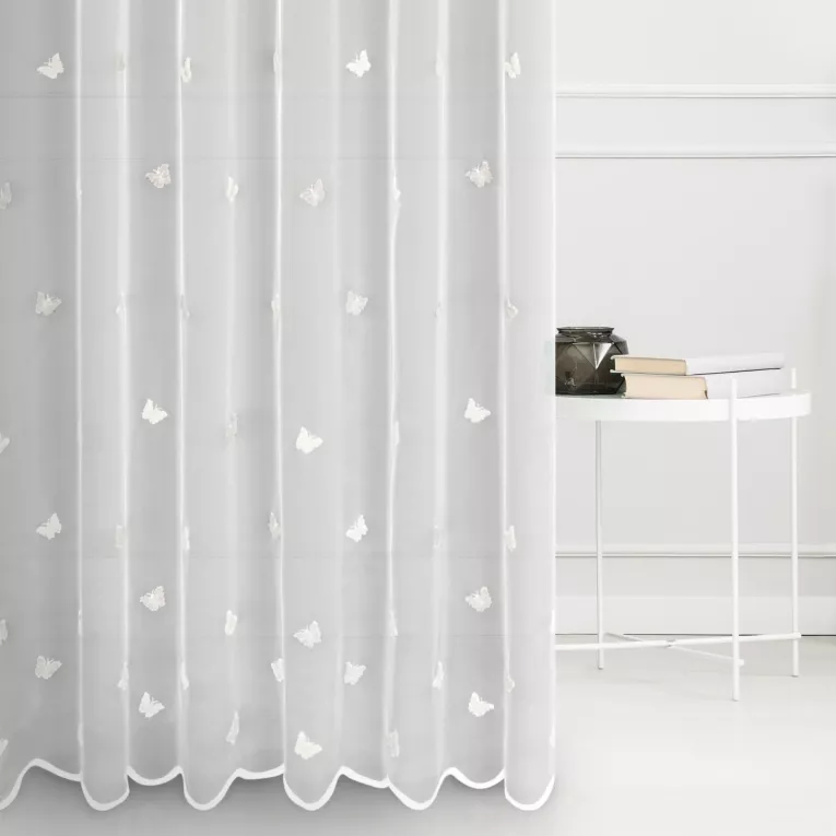 Firana szyta na flexach biała z eleganckiej tkaniny peru z dziecięcą aplikacją