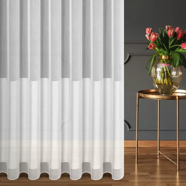 Tkanina firanowa typu aden  z efektem deszczyku  zakończona szwem obciążającym Eurofirany