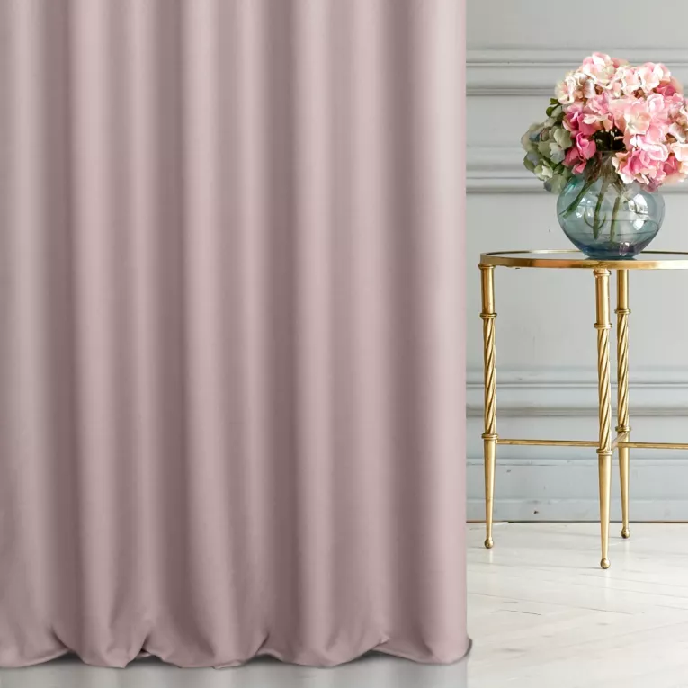 Tkanina zasłonowa zdobiona drobnym wzorem jodełki Eurofirany