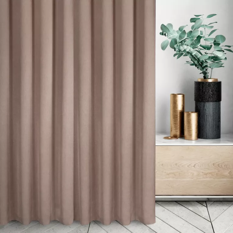 Zasłona szyta na taśmie 5 cm wrzosowa z tkaniny strukturalnej z delikatnym połyskiem