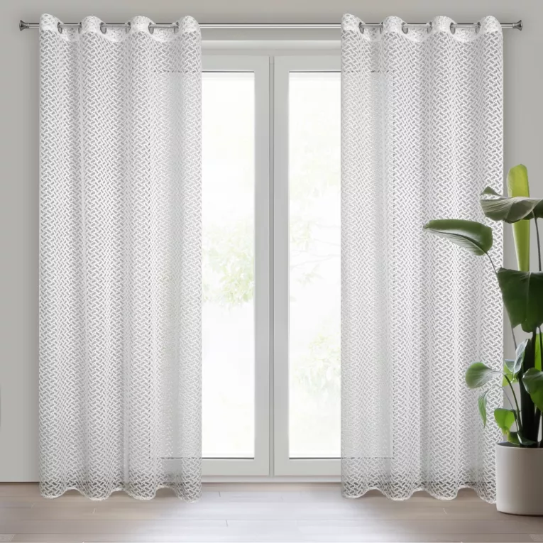 Firana biała o strukturze miękkiej koronki przetykanej błyszczącą nicią 140x250 cm przelotka LILY Eurofirany