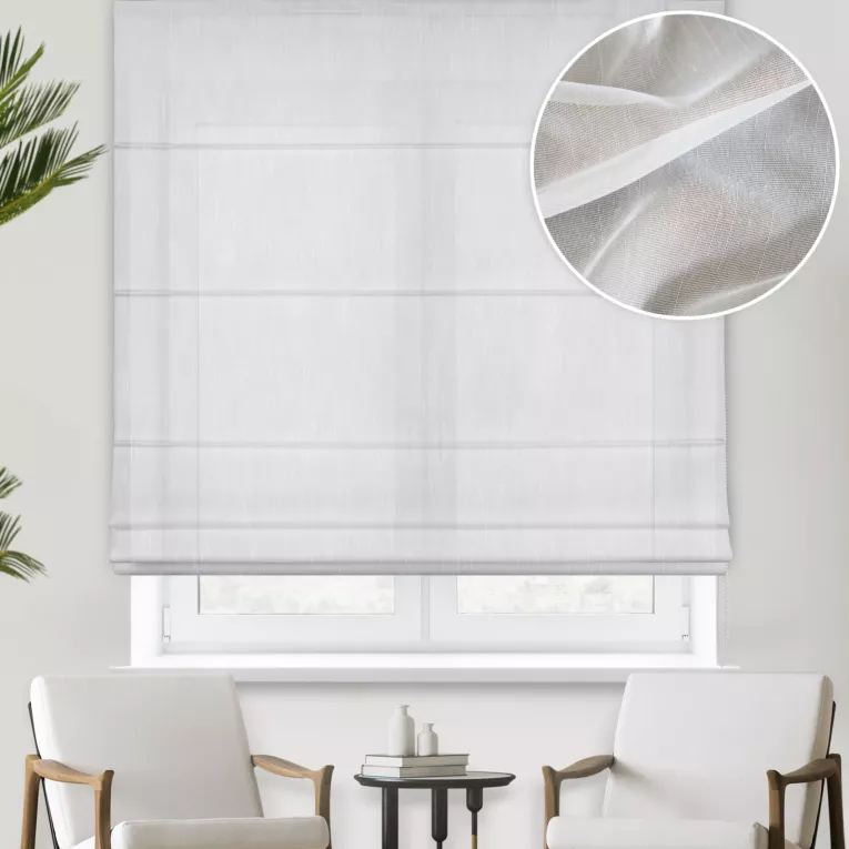 Roleta rzymska CAROLINA biała z miękkiej matowej tkaniny z efektem drobnego deszczyku, wykończona obciążnikiem