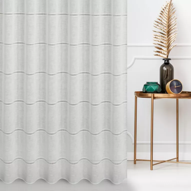 Firana szyta na taśmie 8 cm naturalna z matowej tkaniny o wyglądzie lnu przetykanej ażurowymi paskami, wykończona obciążnikiem