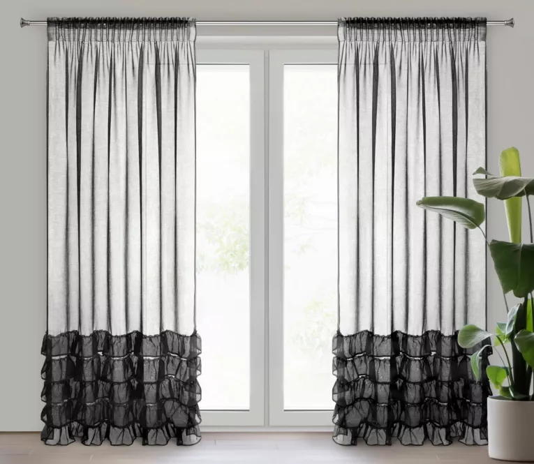 Firana czarna z etaminy zdobiona w dolnej części falbanami 140x270 cm taśma DANI Eurofirany