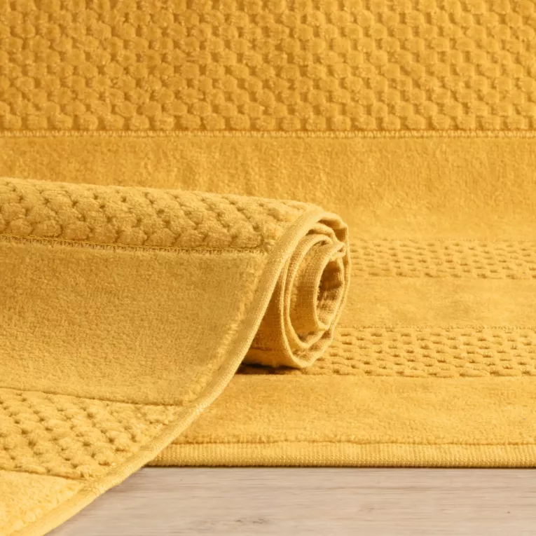 Dywanik łazienkowy JESSI z wytłaczanym wzorem geometrycznym Eurofirany