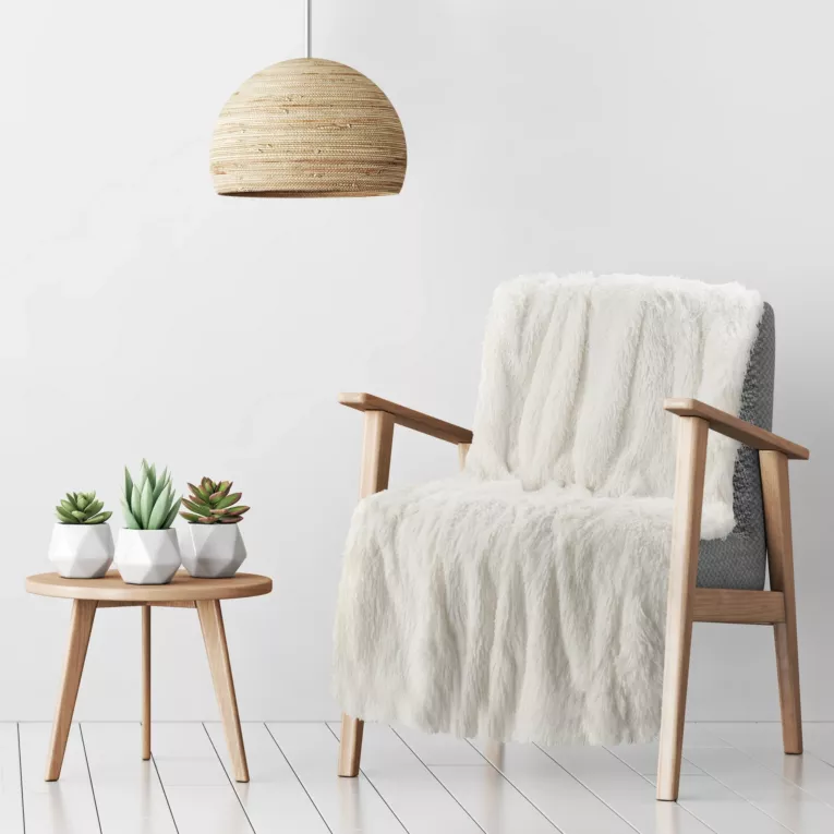 Narzuta na fotel-koc o strukturze miękkiego futra 70x160 cm kremowa TIFFANY DESIGN 91 Eurofirany