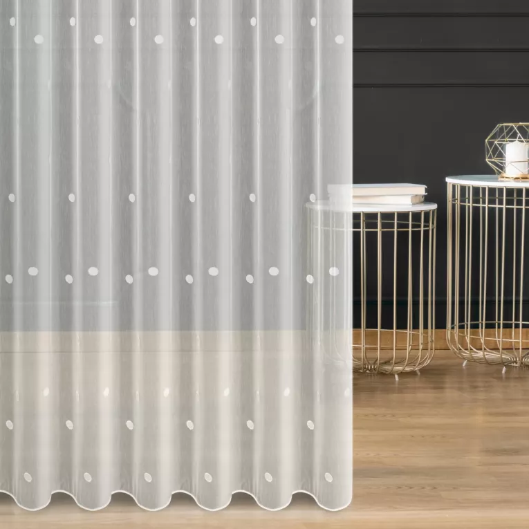 Tkanina firanowa typu aden z ozdobnym haftem zakończona szwem obciążającym Eurofirany