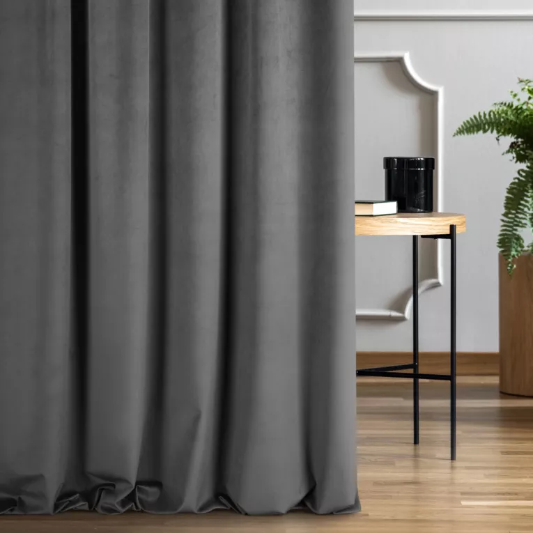 Zasłona szyta na taśmie 5 cm ENYA grafitowa z miękkiej półmatowej tkaniny welwetowej